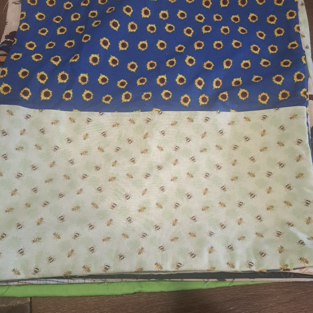 Sunflower and bee book pillow 18x18 Cover